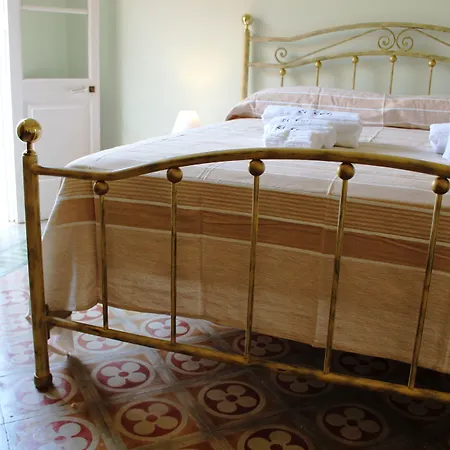 Oda ve Kahvaltı Dimora Li Cuti