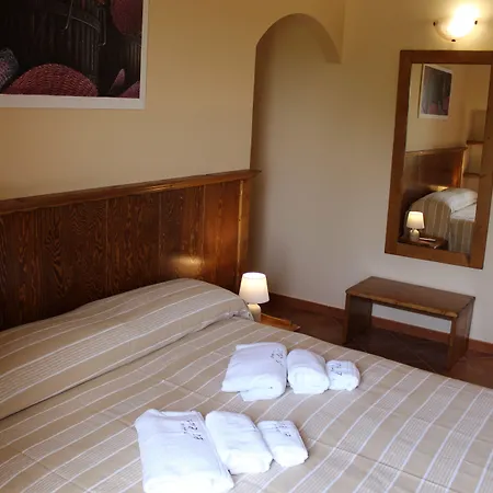 Dimora Li Cuti Oda ve Kahvaltı 3*