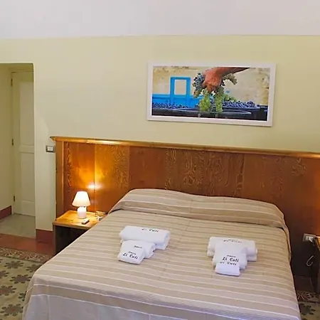 فندق مبيت وإفطار Dimora Li Cuti 3*