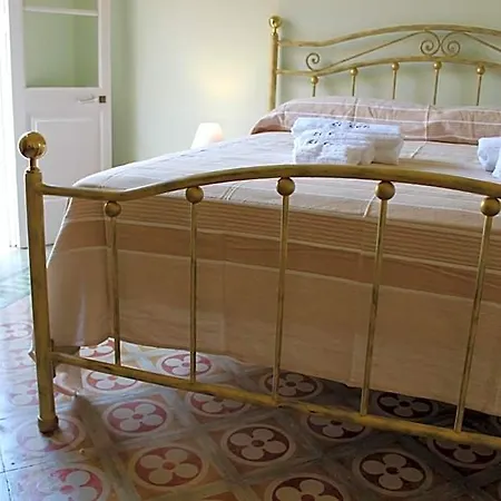 Dimora Li Cuti فندق مبيت وإفطار 3*