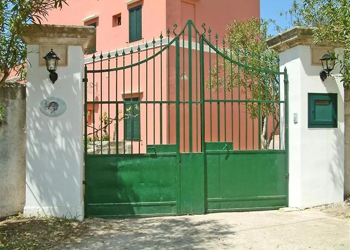 Dimora Li Cuti فندق مبيت وإفطار 3*