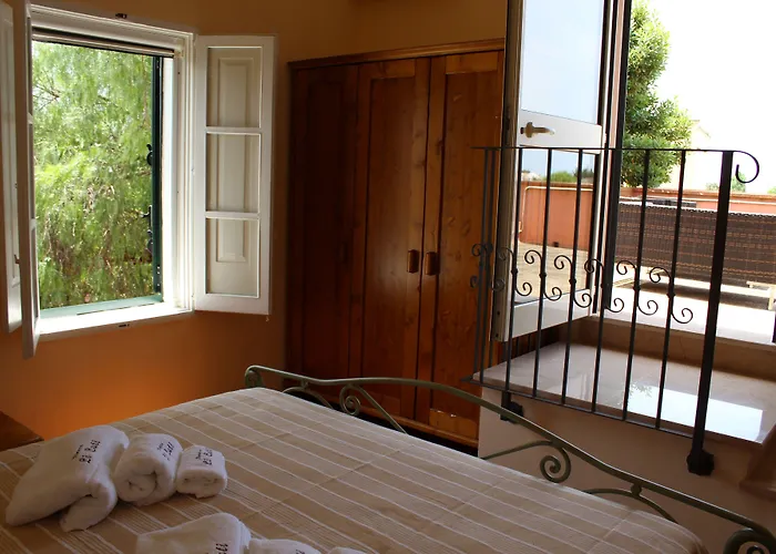 فندق مبيت وإفطار Dimora Li Cuti 3*